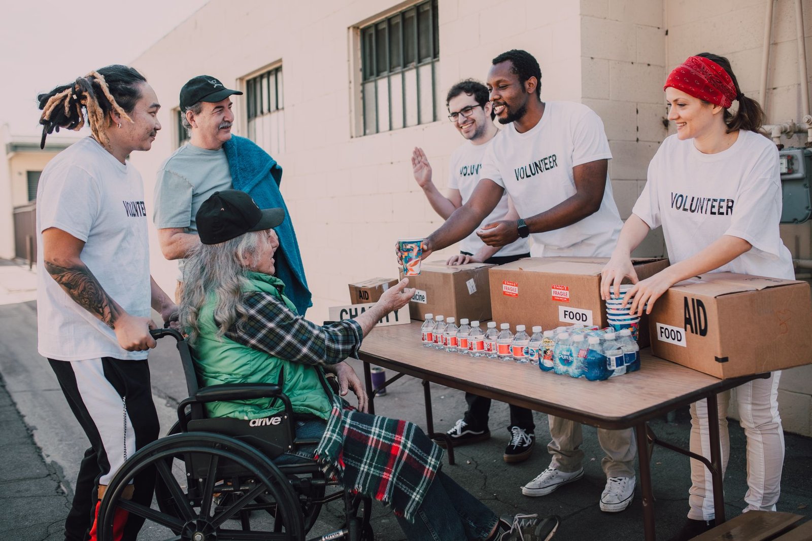 Volunteers distributing supplies